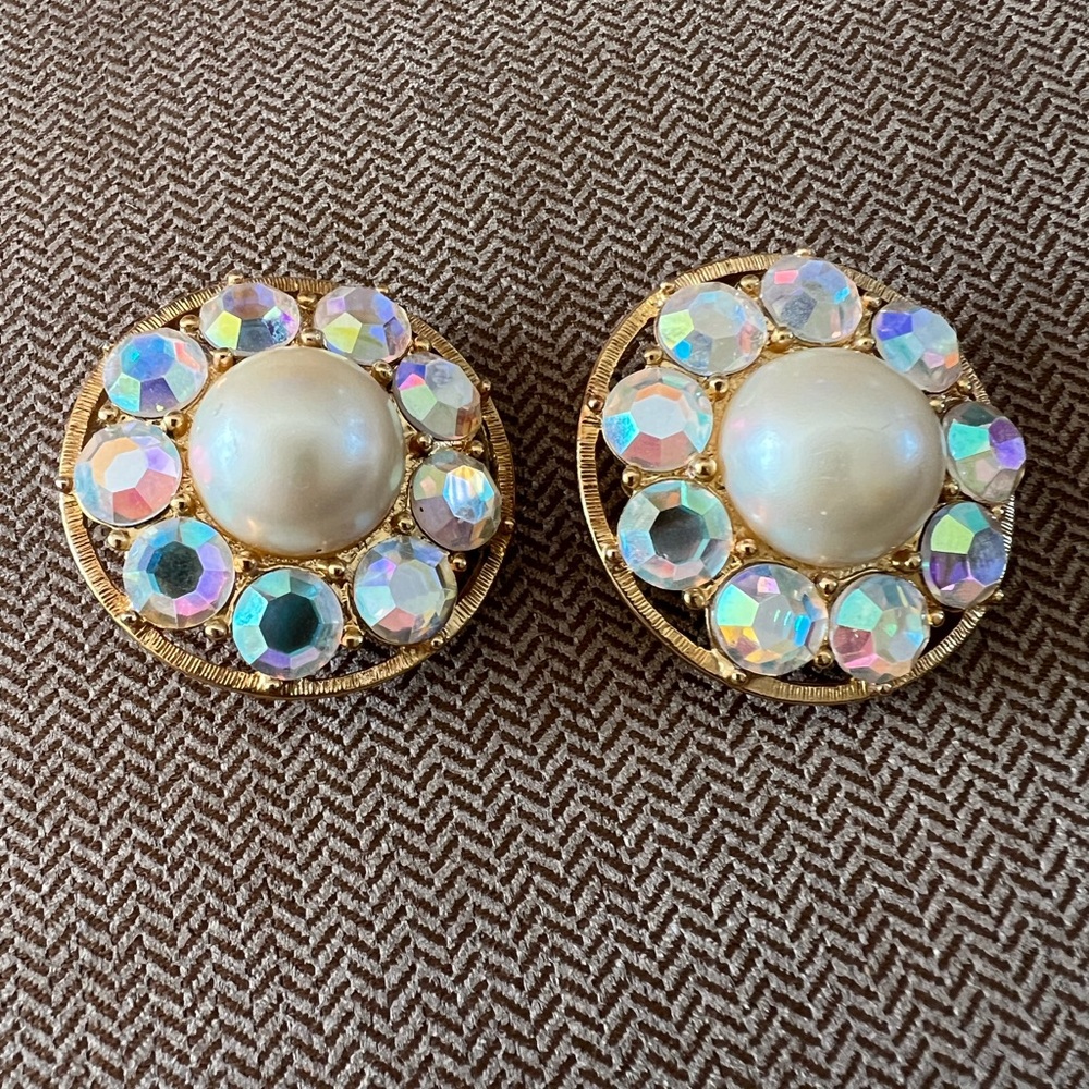 1980s vintage gold tone rhinestone and pearl  clip earrings